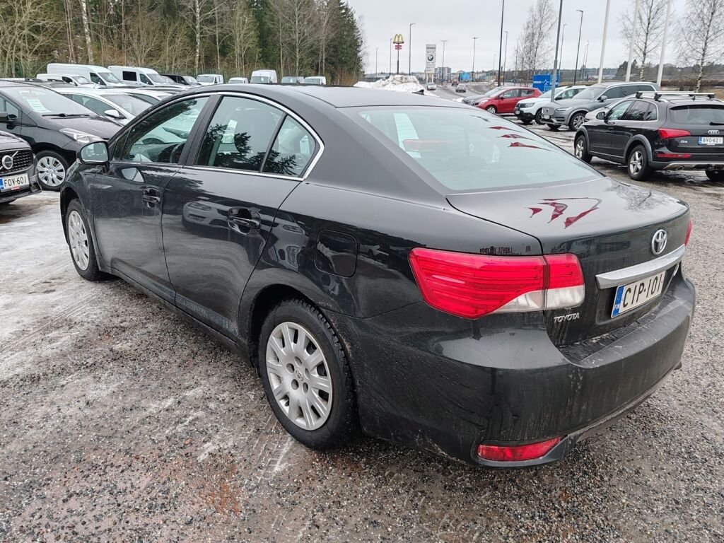 Toyota Avensis 2012 Musta