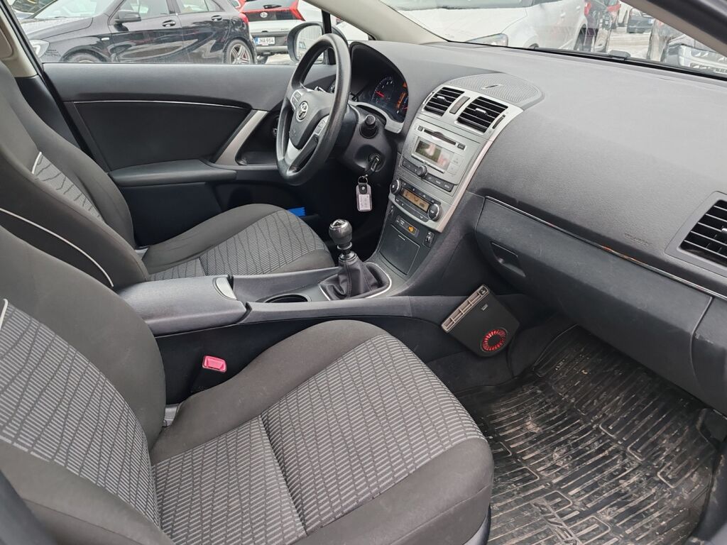 Toyota Avensis 2012 Musta