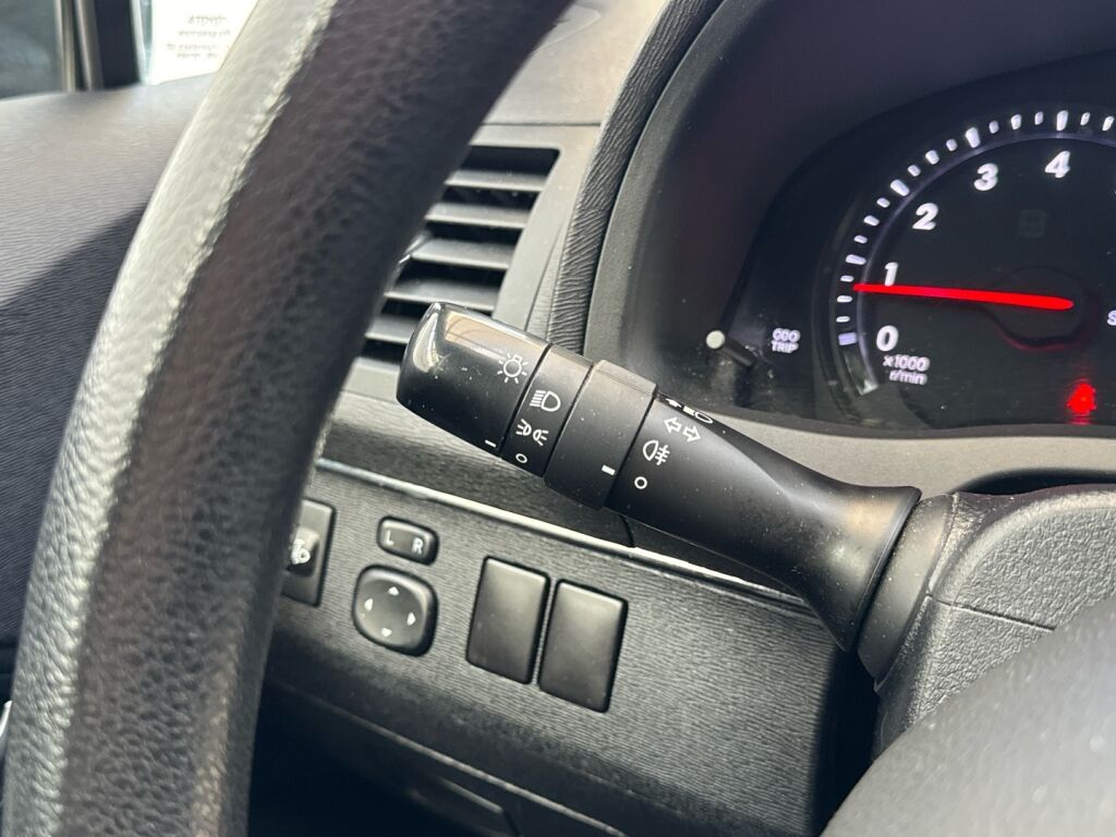 Toyota Avensis 2012 Musta