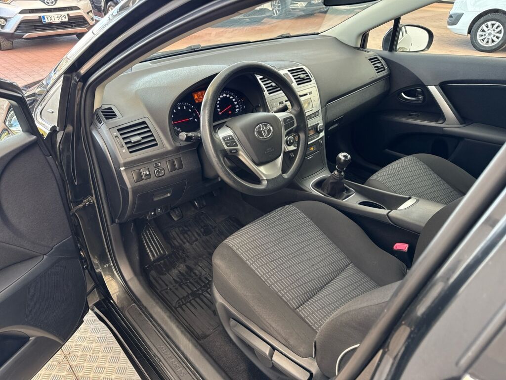 Toyota Avensis 2012 Musta