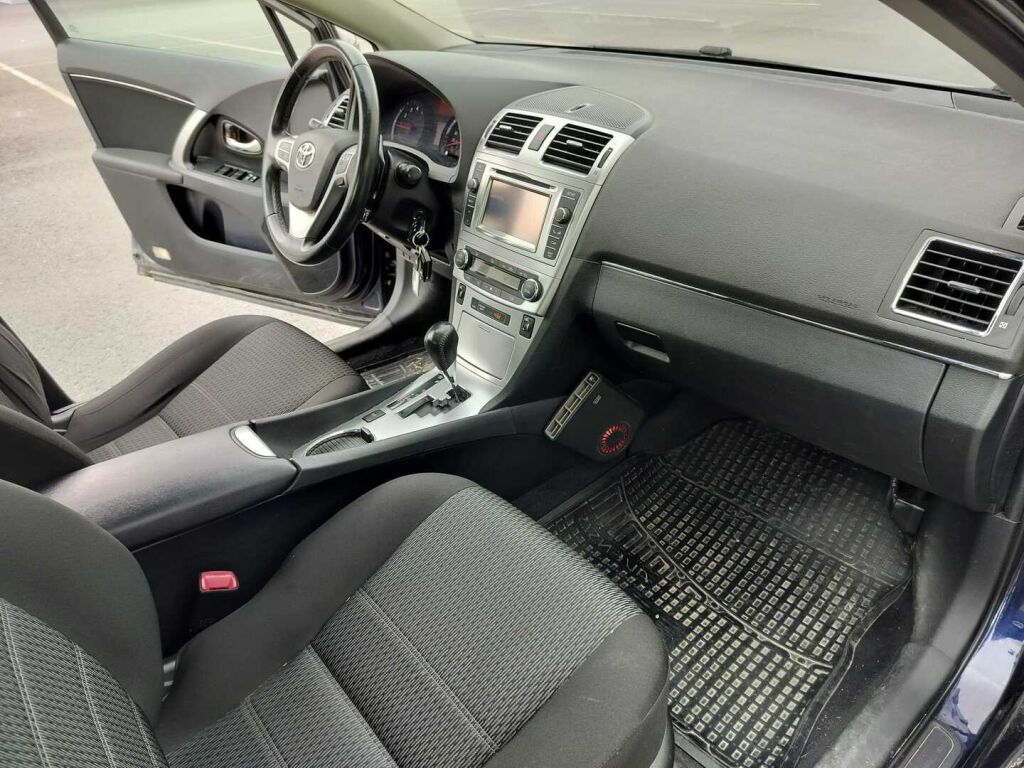 Toyota Avensis 2012 Sininen