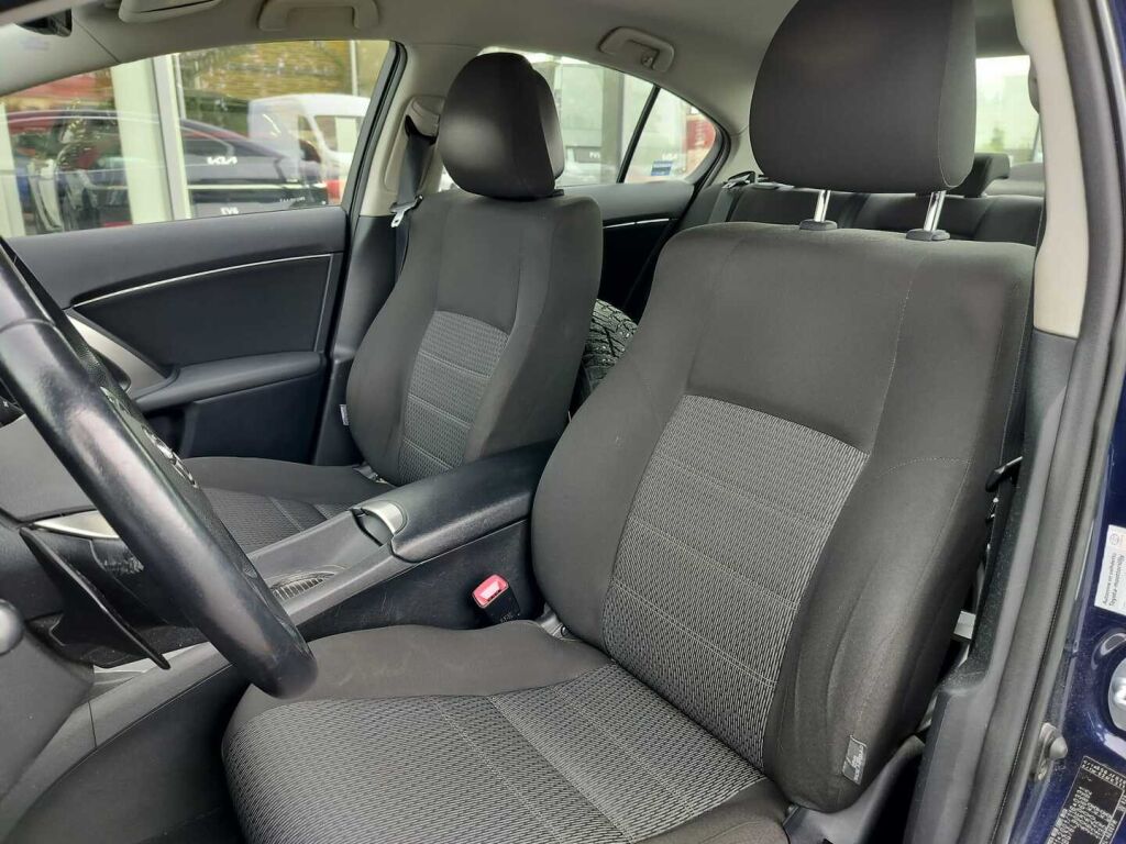 Toyota Avensis 2012 Sininen