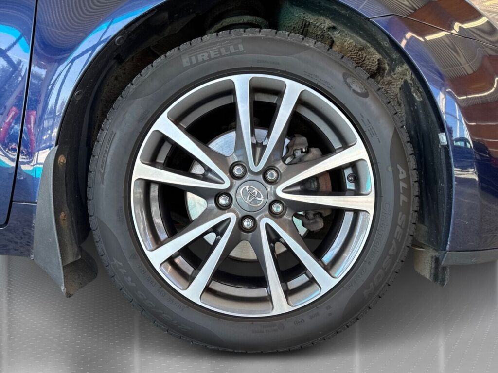 Toyota Avensis 2012 Sininen