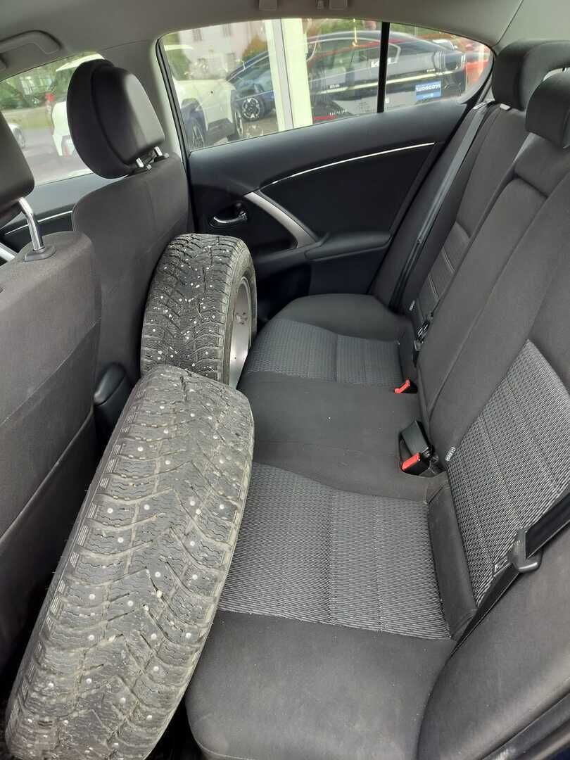 Toyota Avensis 2012 Sininen