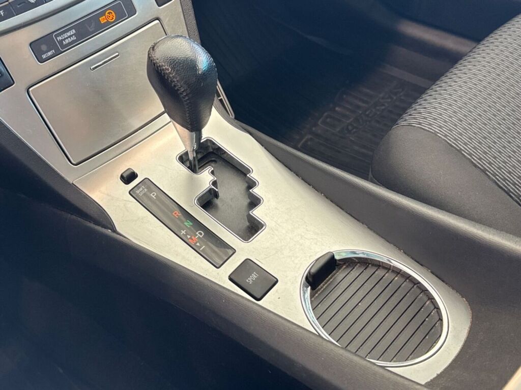 Toyota Avensis 2012 Sininen