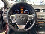 Toyota Avensis 2012 Punainen