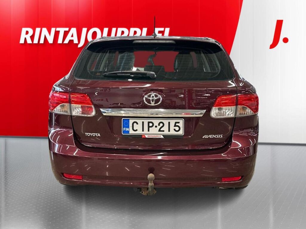 Toyota Avensis 2012 Punainen