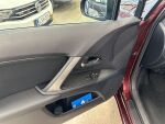 Toyota Avensis 2012 Punainen