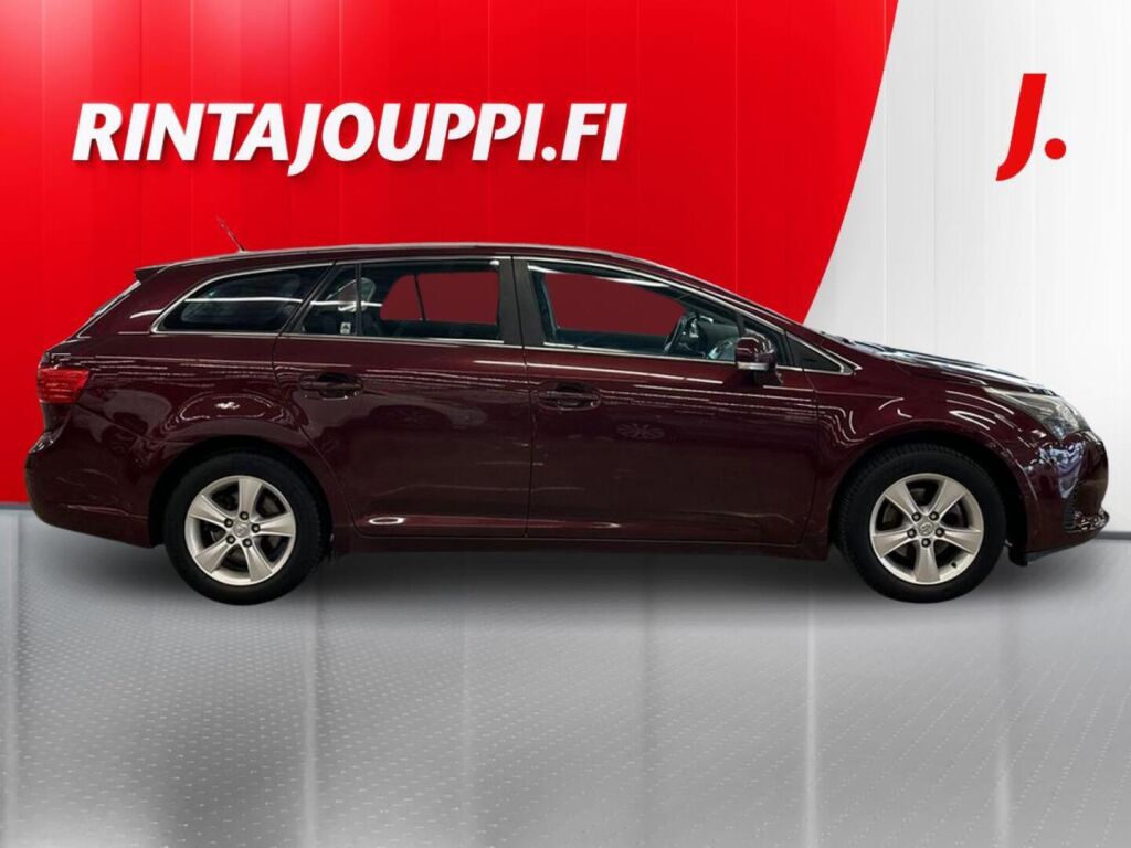 Toyota Avensis 2012 Punainen
