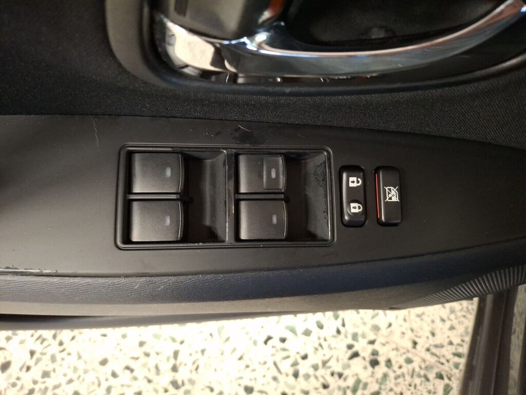 Toyota Avensis 2012 Harmaa