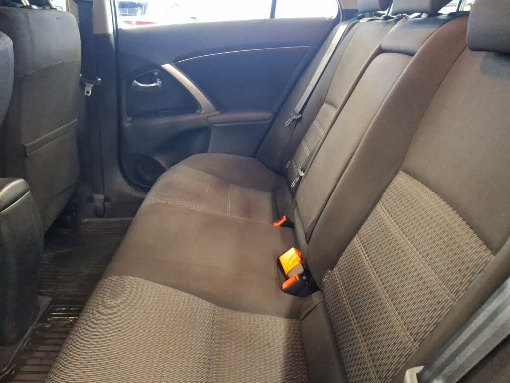 Toyota Avensis 2012 Harmaa