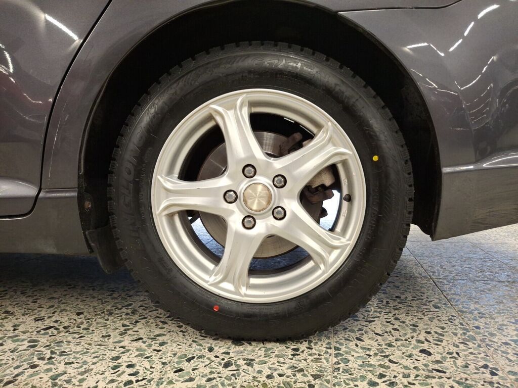 Toyota Avensis 2012 Harmaa