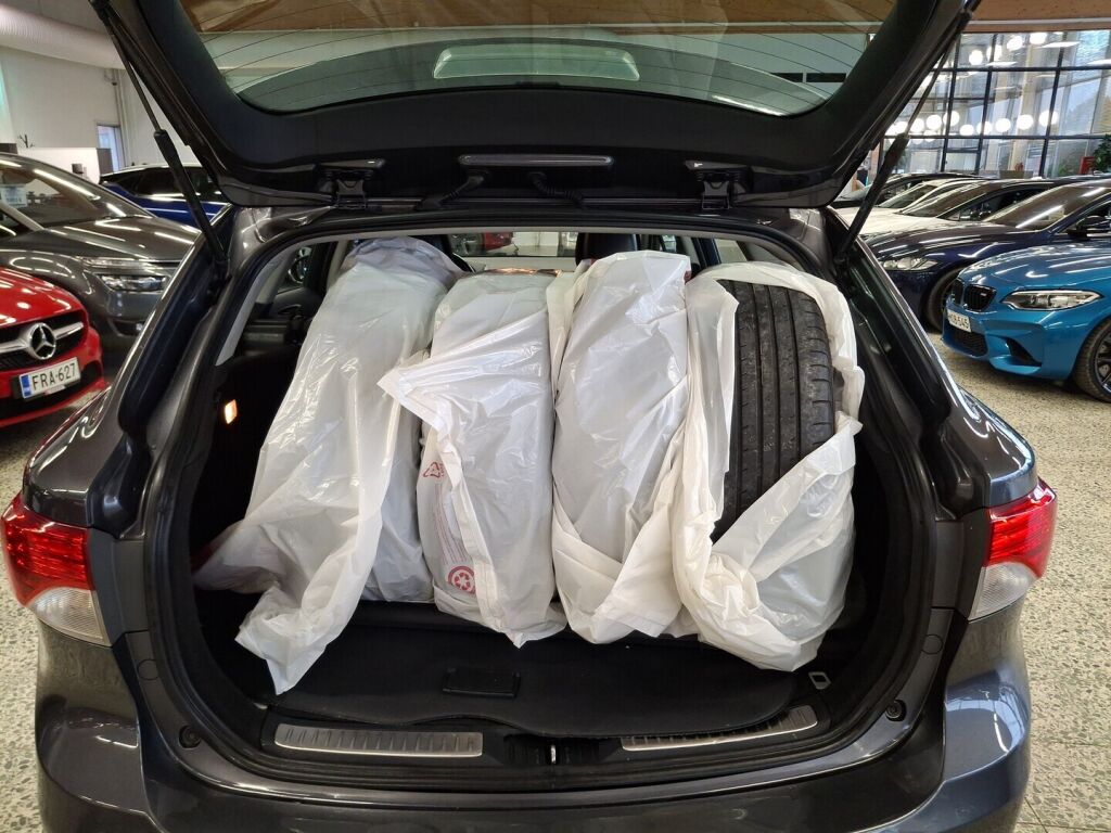 Toyota Avensis 2012 Harmaa