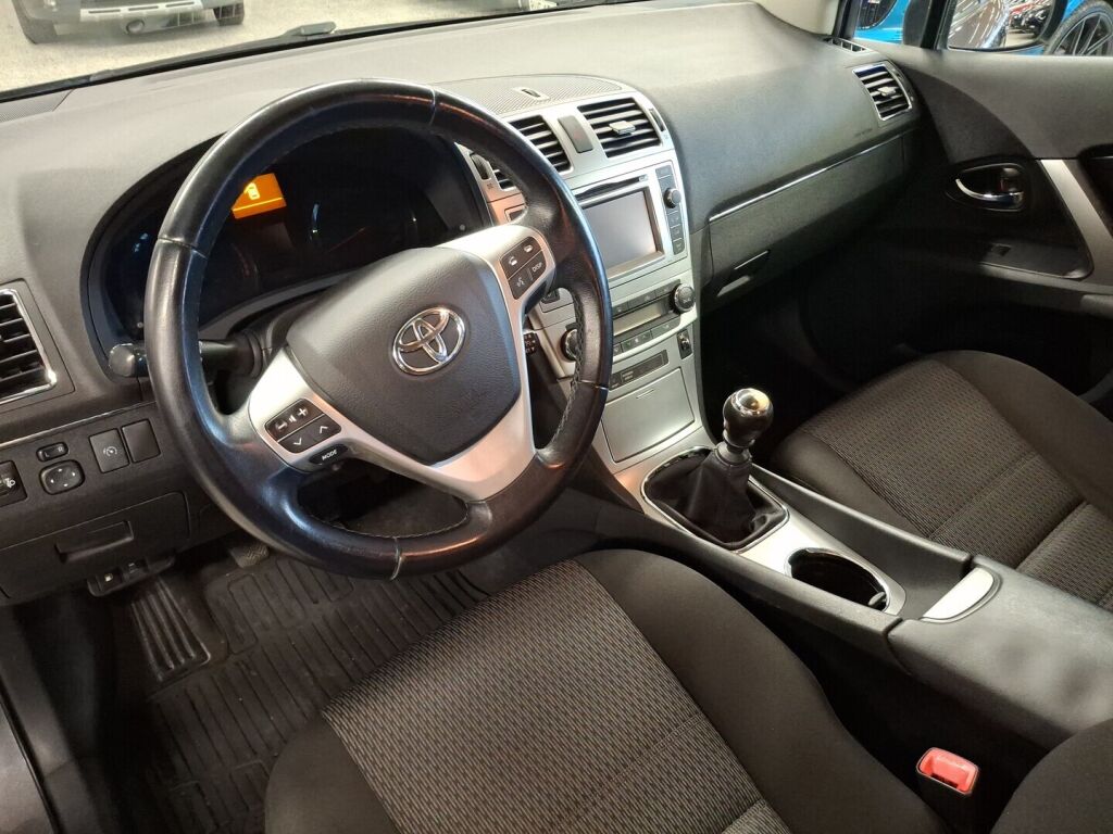 Toyota Avensis 2012 Harmaa