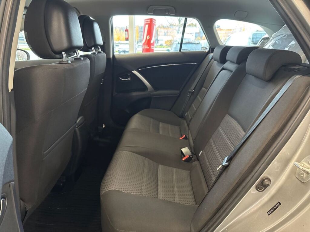 Toyota Avensis 2012 Harmaa