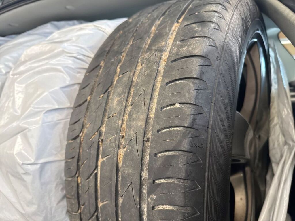 Toyota Avensis 2012 Harmaa