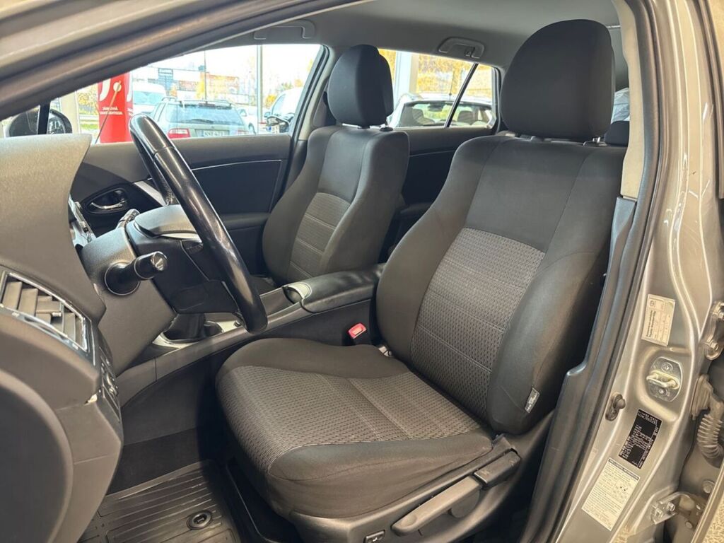 Toyota Avensis 2012 Harmaa