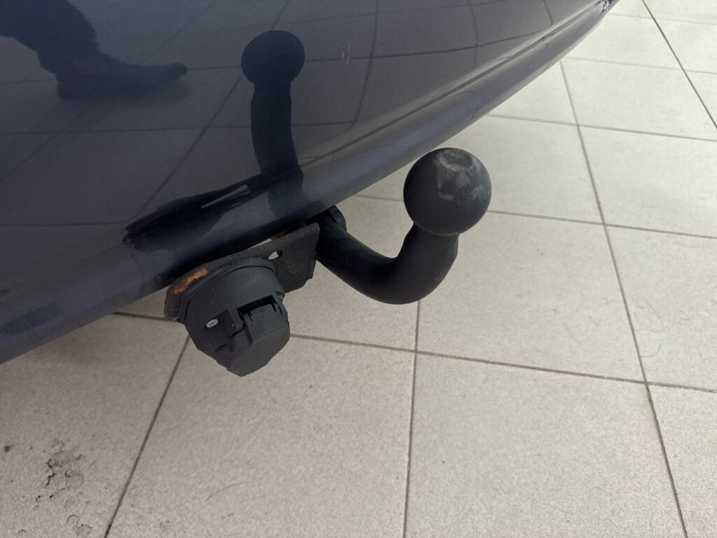 Toyota Avensis 2012 Sininen