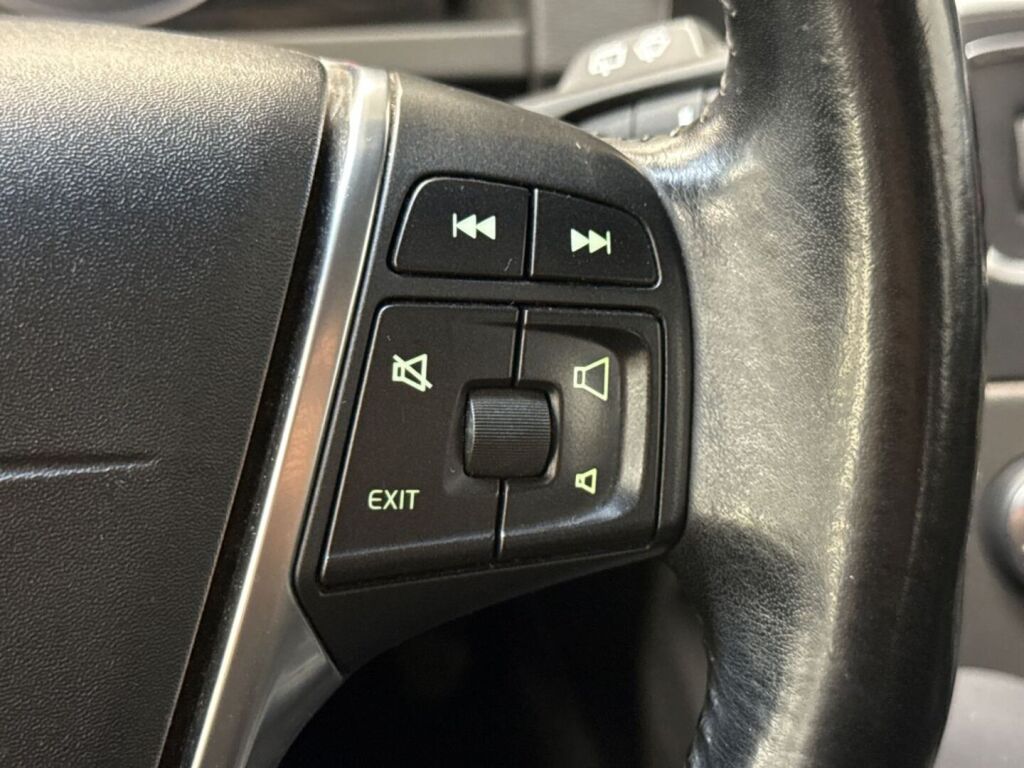 Volvo V60 2012 Musta