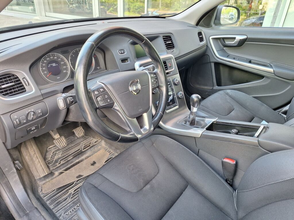 Volvo V60 2012 Musta
