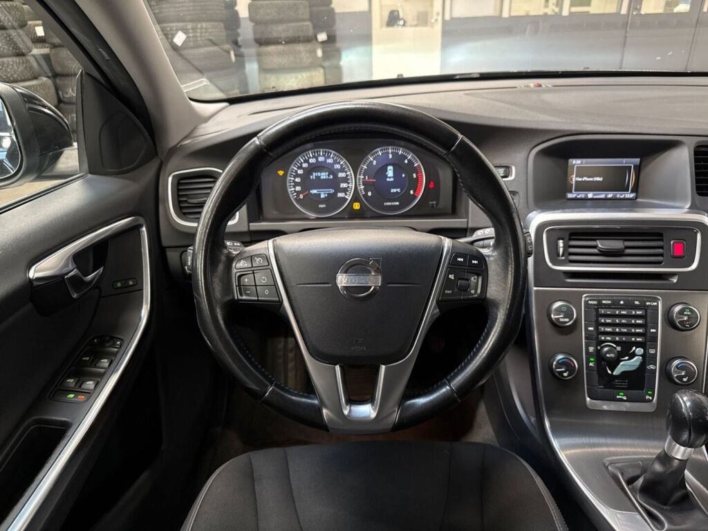 Volvo V60 2012 Musta