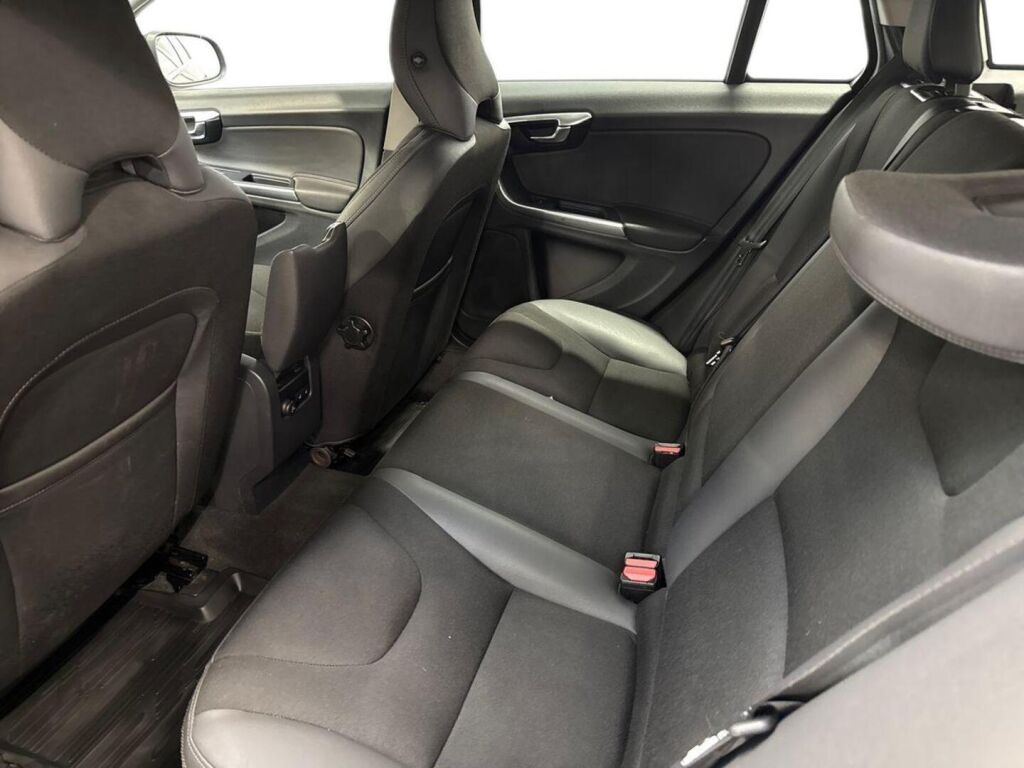 Volvo V60 2012 Musta