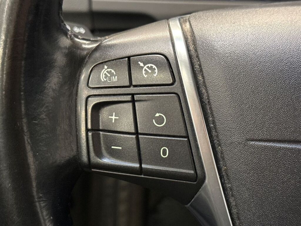 Volvo V60 2012 Musta