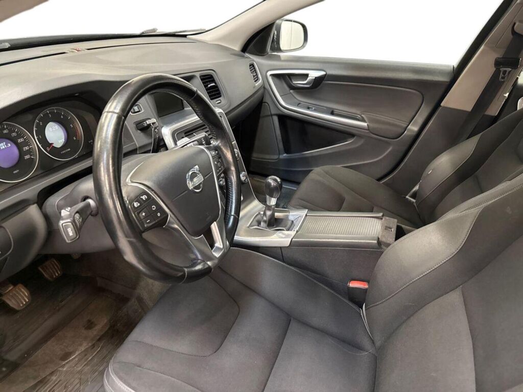 Volvo V60 2012 Musta
