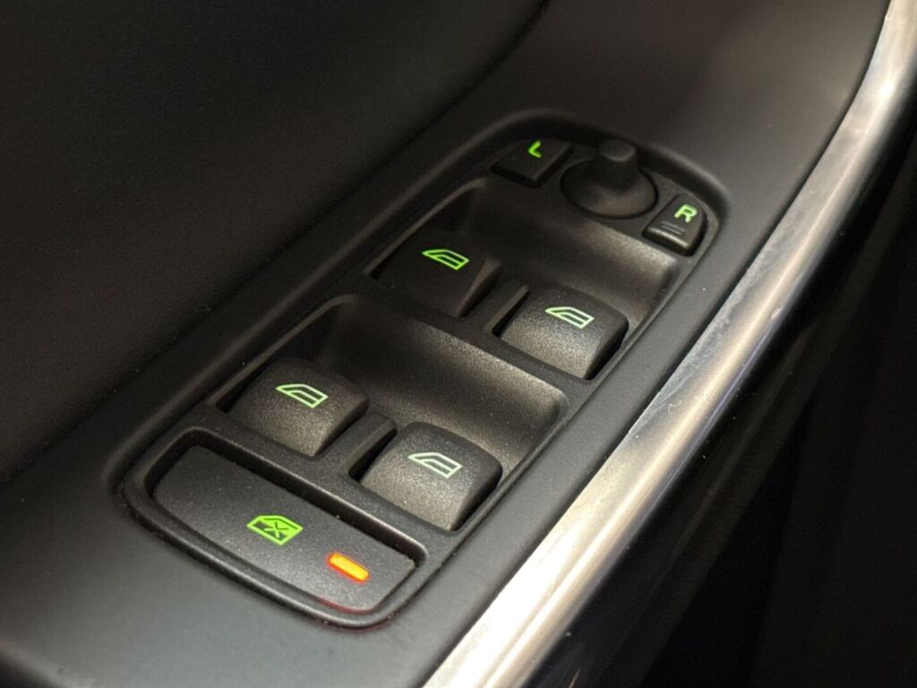 Volvo V60 2012 Musta