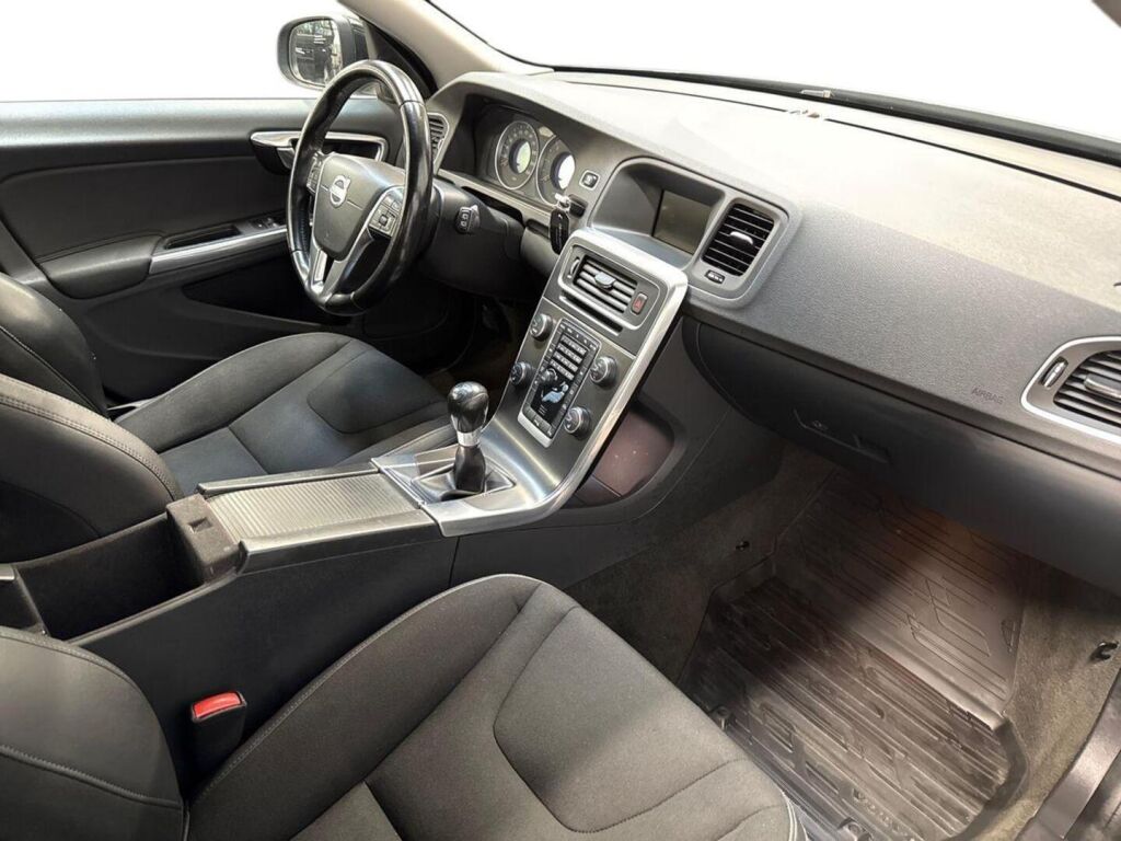 Volvo V60 2012 Musta