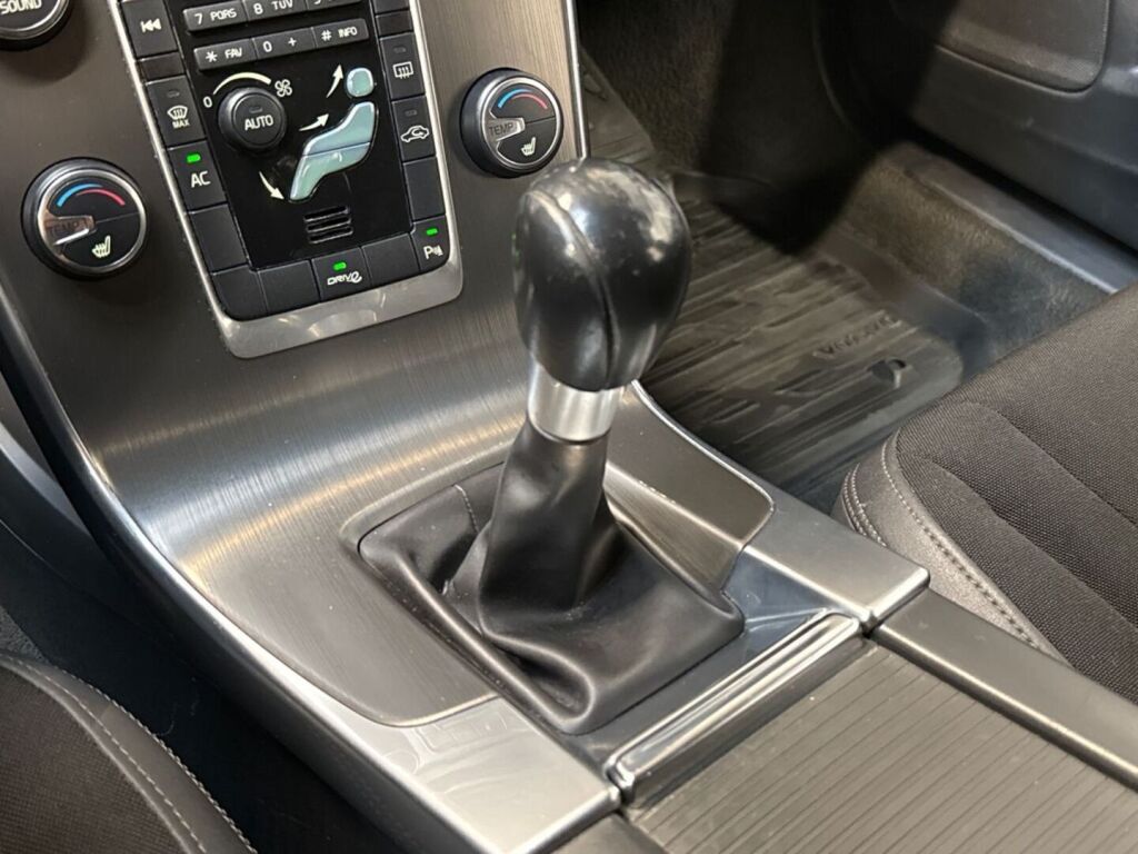 Volvo V60 2012 Musta