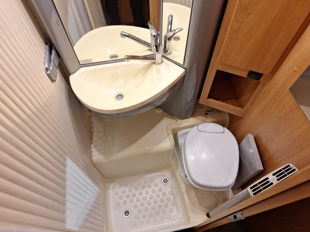 Dethleffs Globe S 2012 Valkoinen