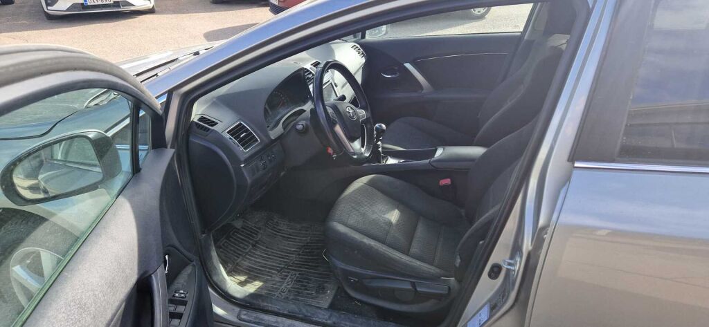 Toyota Avensis 2012 Harmaa