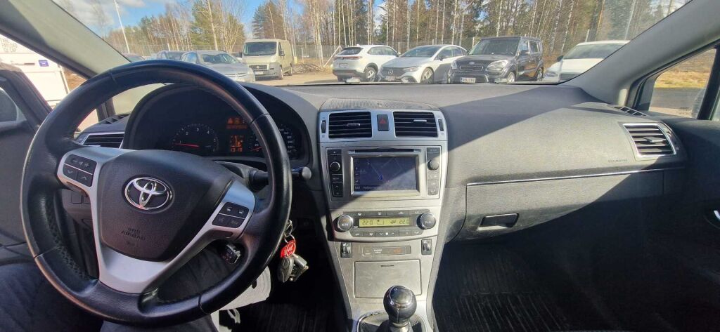 Toyota Avensis 2012 Harmaa