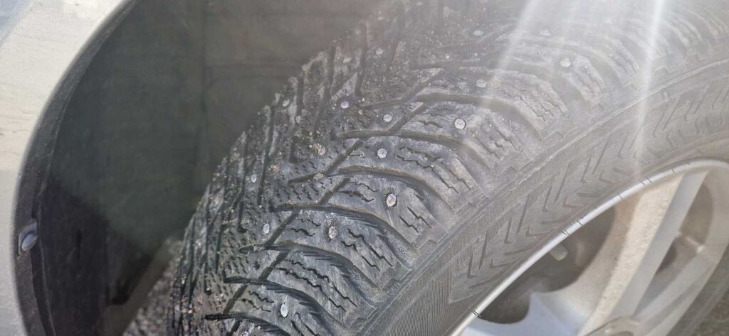 Toyota Avensis 2012 Harmaa