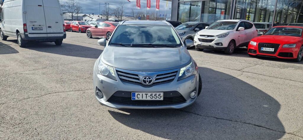 Toyota Avensis 2012 Harmaa