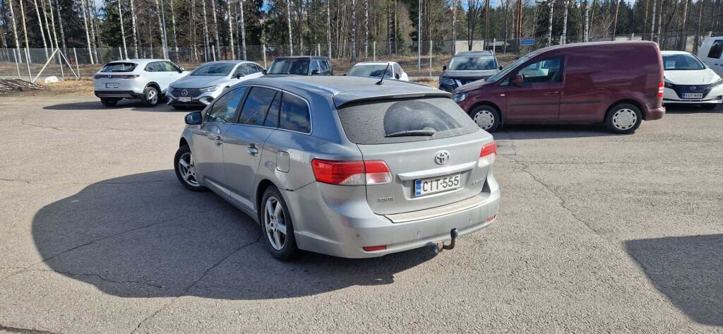 Toyota Avensis 2012 Harmaa