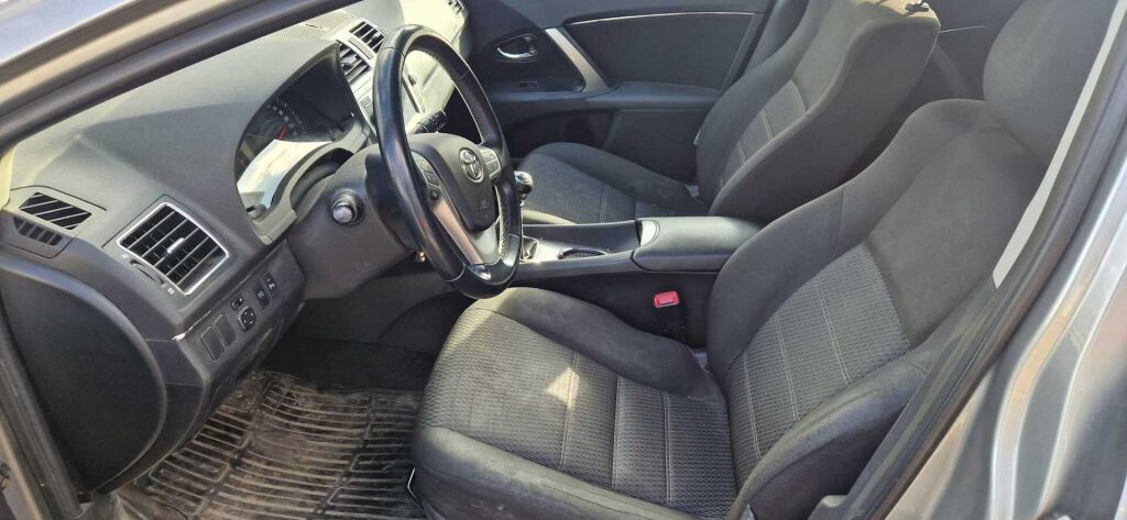 Toyota Avensis 2012 Harmaa