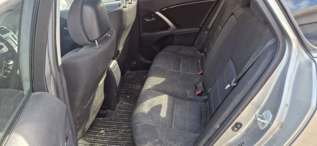 Toyota Avensis 2012 Harmaa