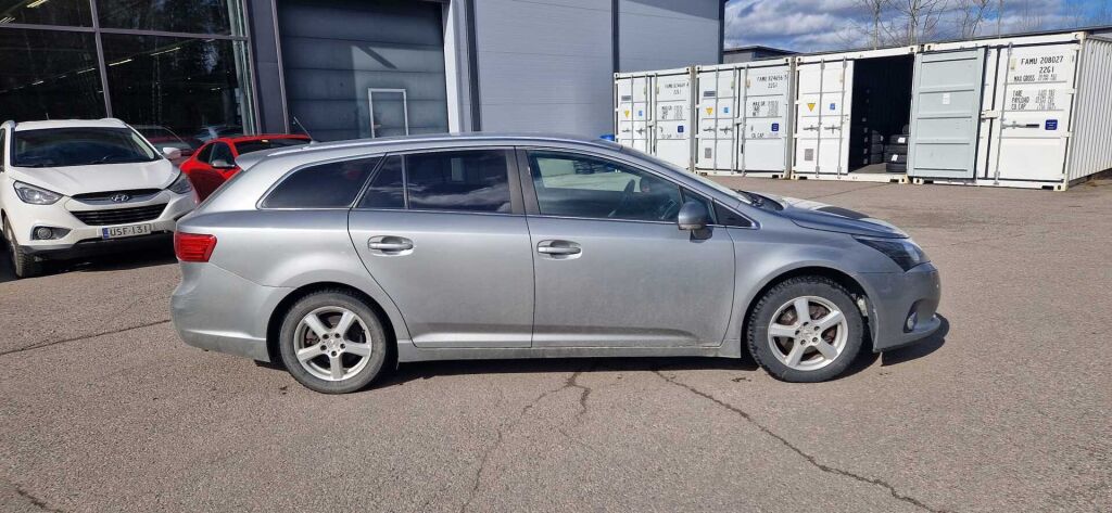 Toyota Avensis 2012 Harmaa