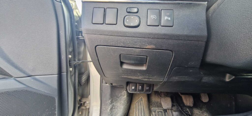 Toyota Avensis 2012 Harmaa