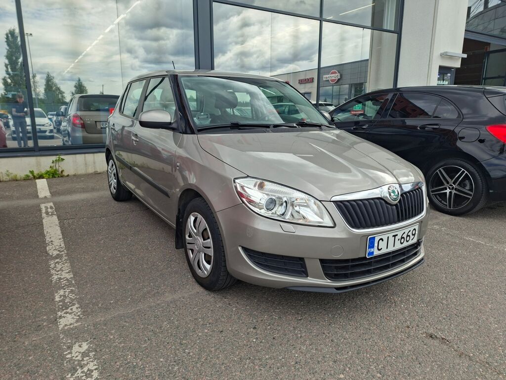 Skoda Fabia 2012 Met. ruskea (beige)