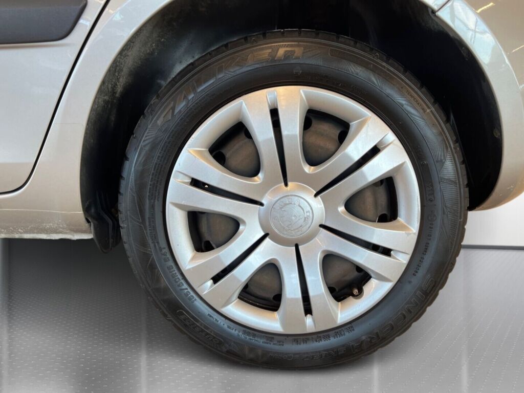 Skoda Fabia 2012 Met. ruskea (beige)