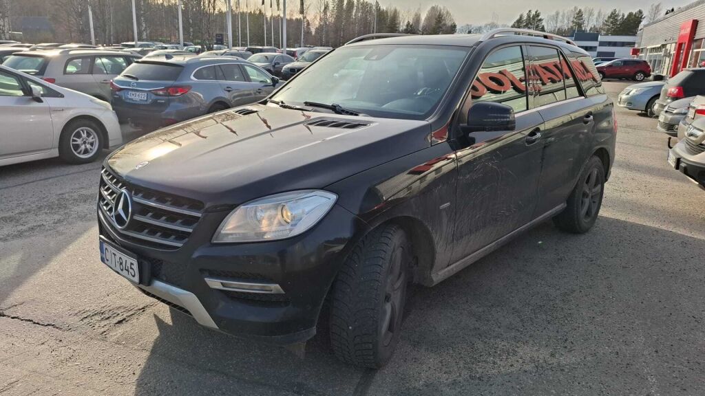 Mercedes-Benz ML 2011 Musta