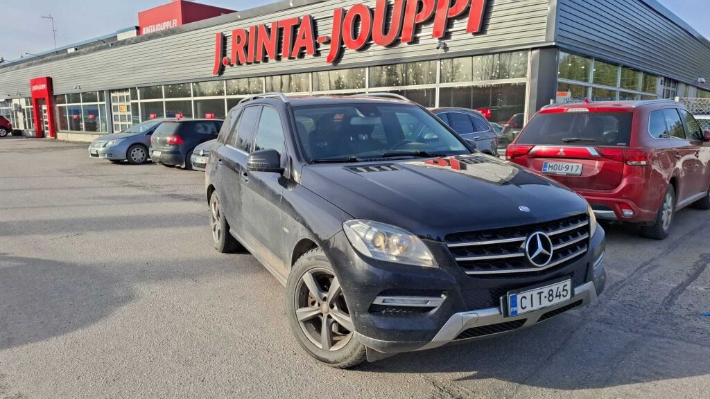Mercedes-Benz ML 2011 Musta