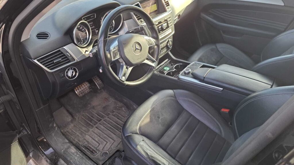 Mercedes-Benz ML 2011 Musta