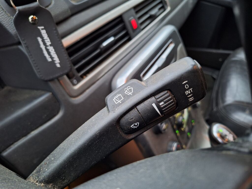 Volvo V70 2012 Ruskea (beige)