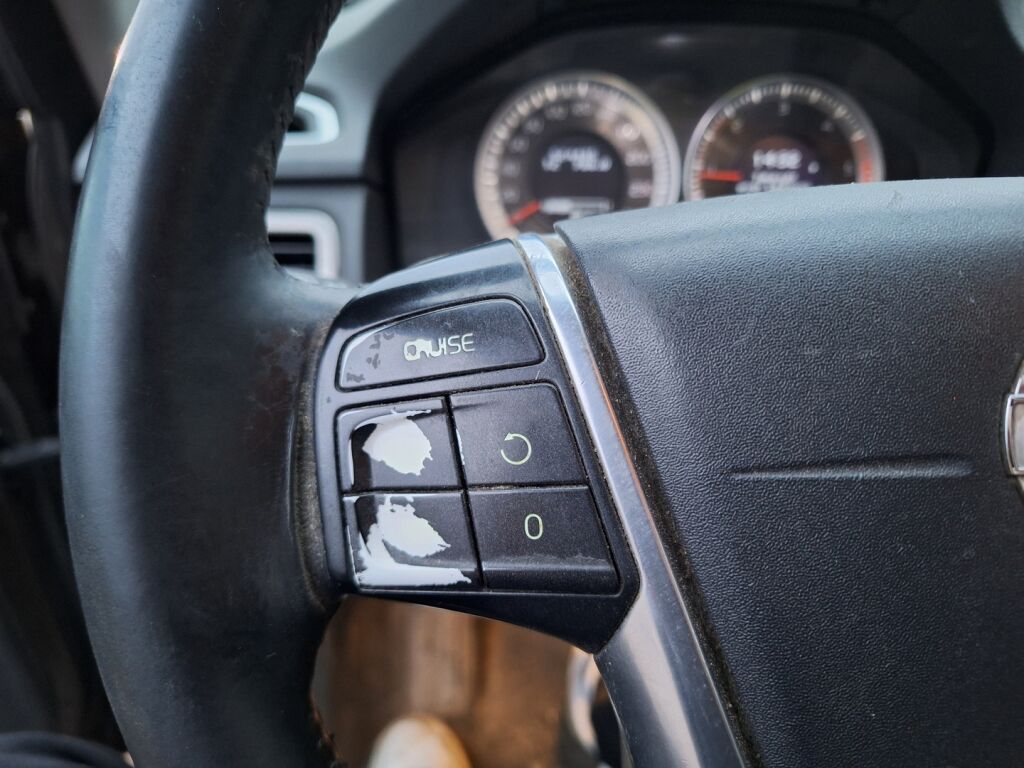 Volvo V70 2012 Ruskea (beige)