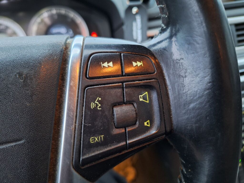 Volvo V70 2012 Ruskea (beige)