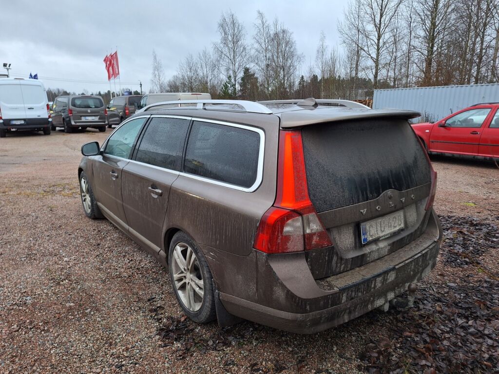 Volvo V70 2012 Ruskea (beige)